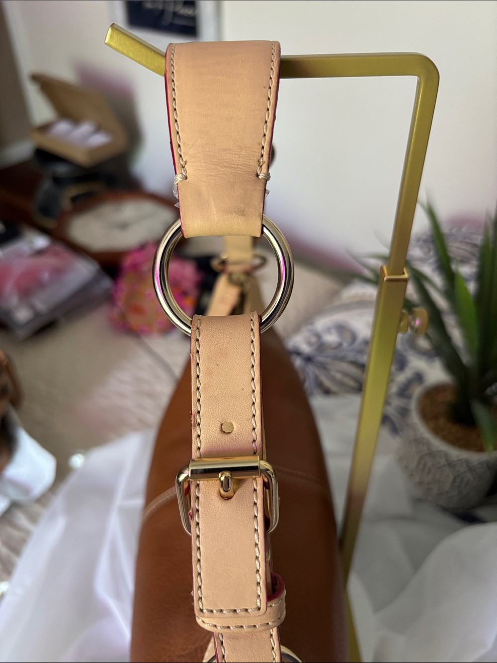 Dooney & Bourke Brown Pebbled Leather Shoulder Bag with Cream Trim - Picture 11 of 17